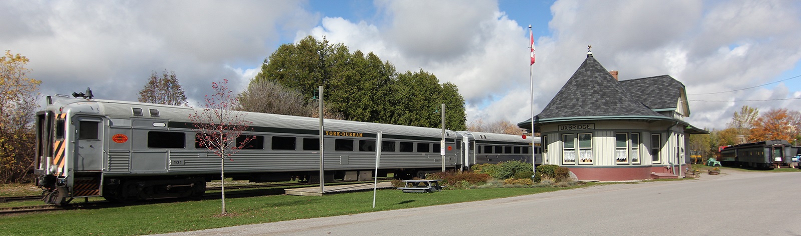 ydhr train station with train 